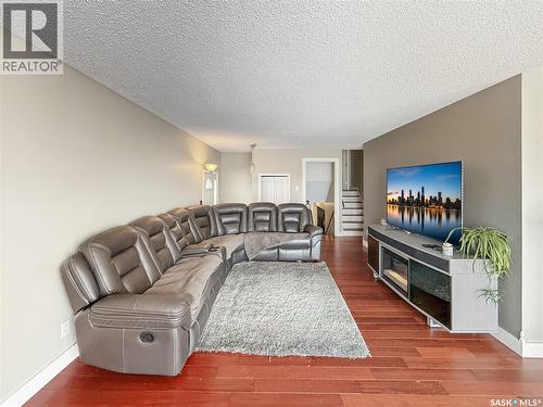 344 Battleford Trail, Swift Current, SK - Indoor Photo Showing Living Room