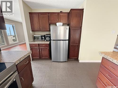 344 Battleford Trail, Swift Current, SK - Indoor Photo Showing Kitchen