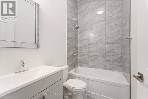 16 Murray Street W, Hamilton, ON - Indoor Photo Showing Bathroom