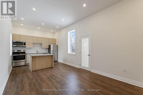 16 Murray Street W, Hamilton, ON - Indoor Photo Showing Kitchen