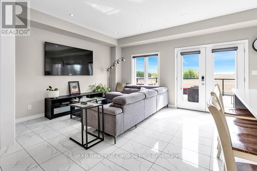 341 Poldon Drive, Norwich (Norwich Town), ON - Indoor Photo Showing Living Room