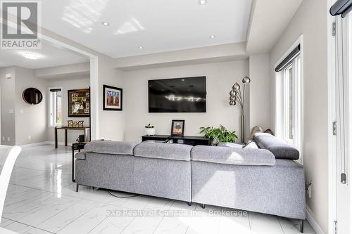341 Poldon Drive, Norwich (Norwich Town), ON - Indoor Photo Showing Living Room