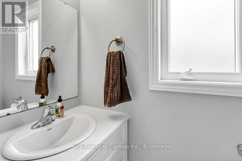 341 Poldon Drive, Norwich (Norwich Town), ON - Indoor Photo Showing Bathroom