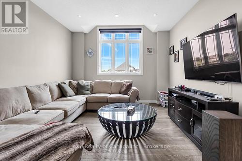 341 Poldon Drive, Norwich (Norwich Town), ON - Indoor Photo Showing Living Room