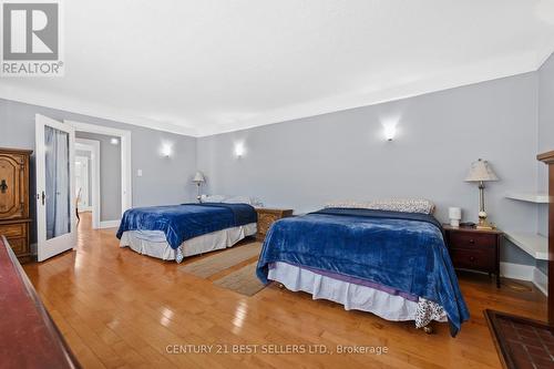 933 Highway 6, Hamilton, ON - Indoor Photo Showing Bedroom