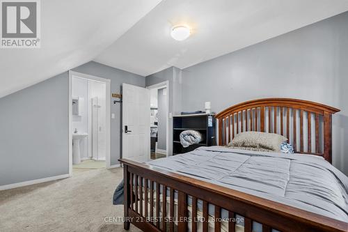 933 Highway 6, Hamilton, ON - Indoor Photo Showing Bedroom