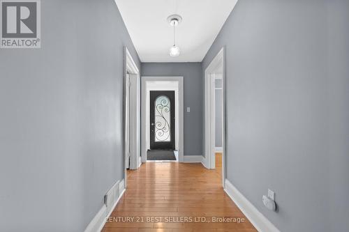 933 Highway 6, Hamilton, ON - Indoor Photo Showing Other Room