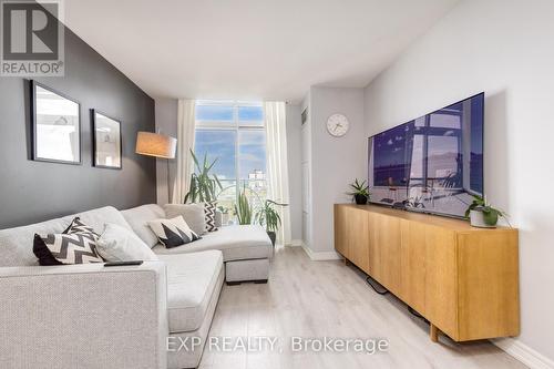 1510 - 212 Eglinton Avenue, Toronto, ON - Indoor