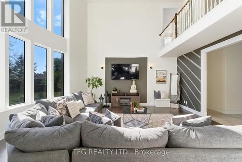 165 Bayshore Drive, Ramara, ON - Indoor Photo Showing Living Room