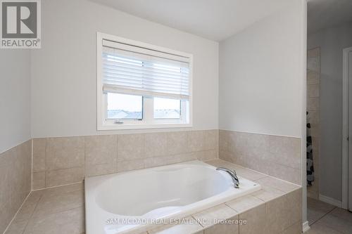 22 Lambert Crescent, Brantford, ON - Indoor Photo Showing Bathroom