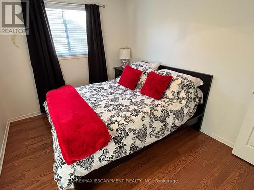 111 Duncairn Crescent, Hamilton, ON - Indoor Photo Showing Bedroom