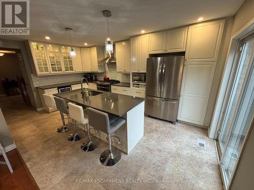 111 Duncairn Crescent, Hamilton, ON - Indoor Photo Showing Kitchen