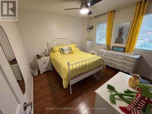 111 Duncairn Crescent, Hamilton, ON - Indoor Photo Showing Bedroom