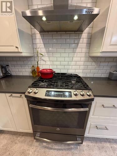 111 Duncairn Crescent, Hamilton, ON - Indoor Photo Showing Kitchen