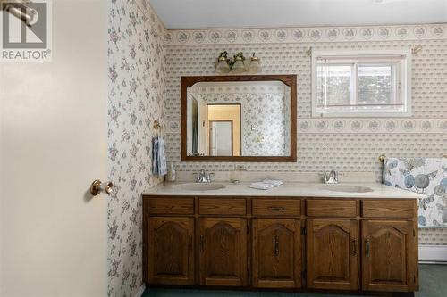 1391 Great Northern Rd, Sault Ste. Marie, ON - Indoor Photo Showing Bathroom