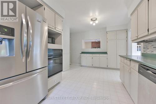 33 Kilchurn Castle Drive, Toronto, ON - Indoor Photo Showing Kitchen