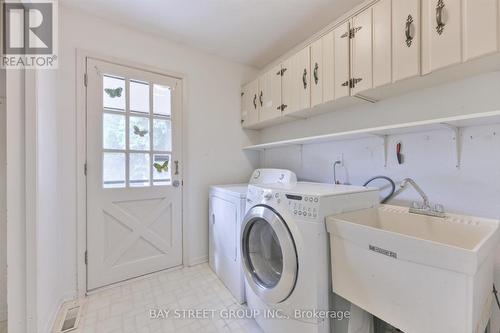 33 Kilchurn Castle Drive, Toronto, ON - Indoor Photo Showing Laundry Room