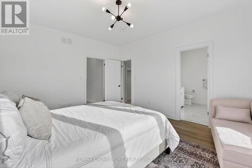 8868 Angie Drive, Niagara Falls, ON - Indoor Photo Showing Bedroom