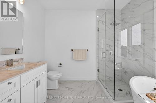 8868 Angie Drive, Niagara Falls, ON - Indoor Photo Showing Bathroom
