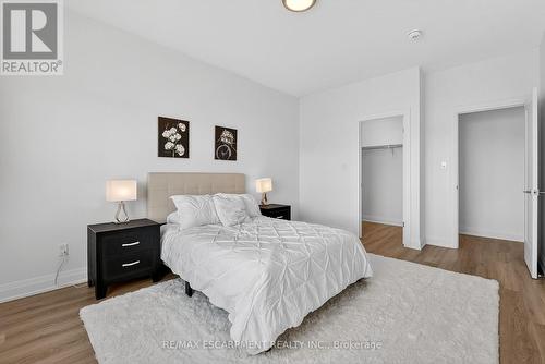 8868 Angie Drive, Niagara Falls, ON - Indoor Photo Showing Bedroom