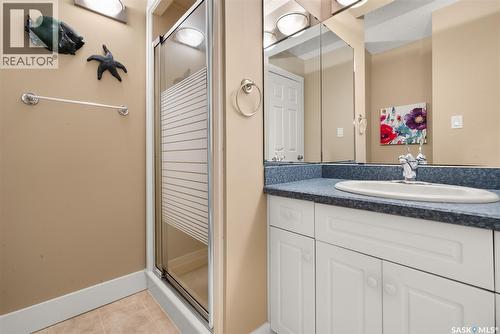 129 N Mccarthy Boulevard, Regina, SK - Indoor Photo Showing Bathroom