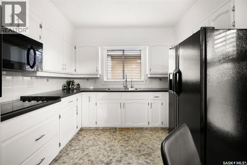 129 N Mccarthy Boulevard, Regina, SK - Indoor Photo Showing Kitchen