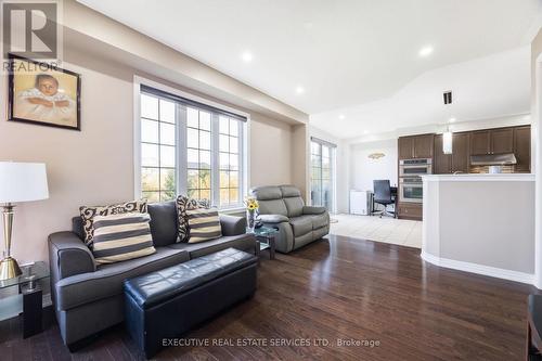 37 Ross Drive, Brampton, ON - Indoor Photo Showing Living Room