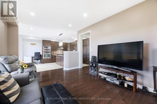 37 Ross Drive, Brampton, ON - Indoor Photo Showing Living Room
