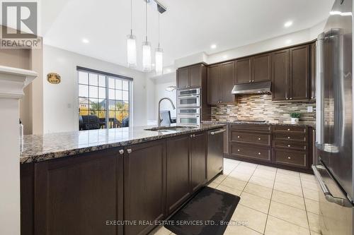 37 Ross Drive, Brampton, ON - Indoor Photo Showing Kitchen With Upgraded Kitchen