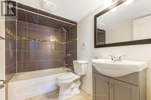 37 Ross Drive, Brampton, ON - Indoor Photo Showing Bathroom