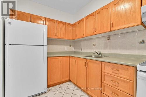 1010 - 158 A Mcarthur Avenue, Ottawa, ON - Indoor Photo Showing Kitchen
