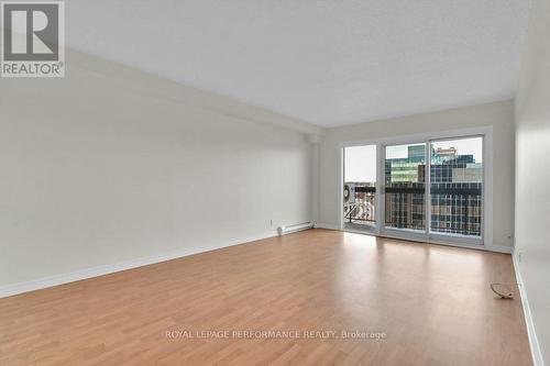 1010 - 158 A Mcarthur Avenue, Ottawa, ON - Indoor