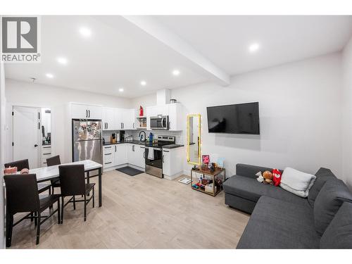 8000 Vedette Drive Unit# 22, Osoyoos, BC - Indoor Photo Showing Living Room