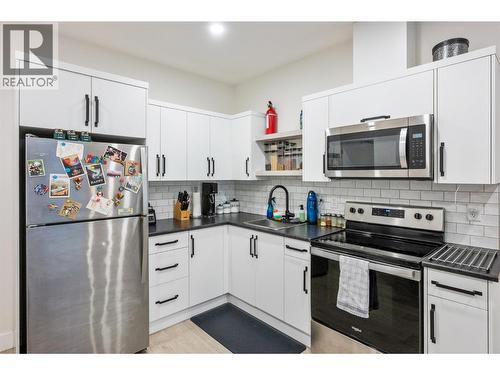 8000 Vedette Drive Unit# 22, Osoyoos, BC - Indoor Photo Showing Kitchen With Upgraded Kitchen