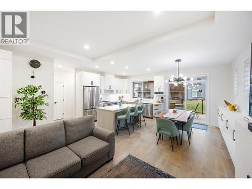 8000 Vedette Drive Unit# 22, Osoyoos, BC - Indoor Photo Showing Living Room