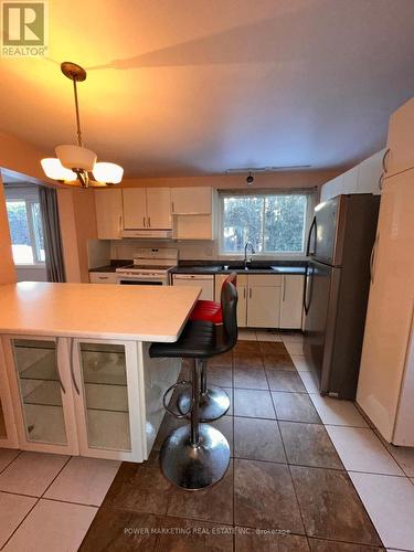19 Brydon Court, Ottawa, ON - Indoor Photo Showing Kitchen