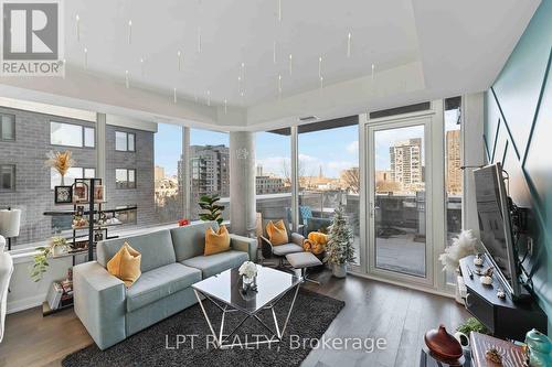 307 - 111 Champagne Avenue S, Ottawa, ON - Indoor Photo Showing Living Room