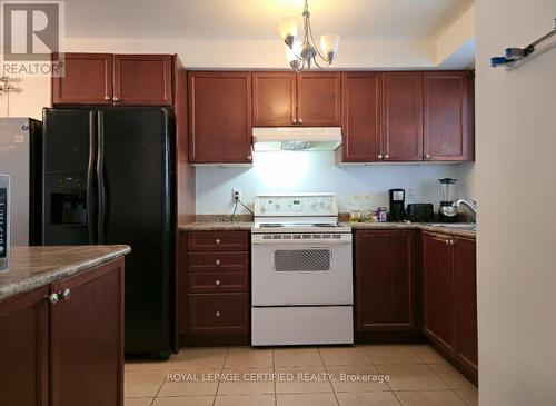32 Old Oak Lane, Markham, ON - Indoor Photo Showing Kitchen