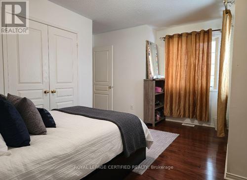 32 Old Oak Lane, Markham, ON - Indoor Photo Showing Bedroom