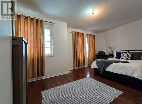 32 Old Oak Lane, Markham, ON - Indoor Photo Showing Bedroom
