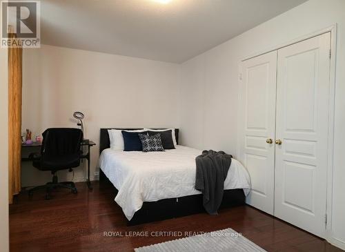 32 Old Oak Lane, Markham, ON - Indoor Photo Showing Bedroom