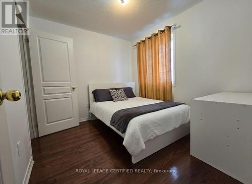 32 Old Oak Lane, Markham, ON - Indoor Photo Showing Bedroom