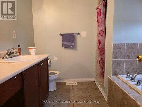 32 Old Oak Lane, Markham, ON - Indoor Photo Showing Bathroom