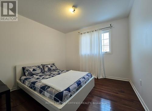 32 Old Oak Lane, Markham, ON - Indoor Photo Showing Bedroom