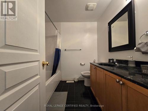 32 Old Oak Lane, Markham, ON - Indoor Photo Showing Bathroom