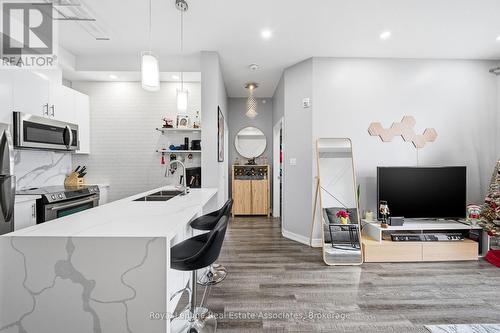 616 - 125 Shoreview Place, Hamilton, ON - Indoor Photo Showing Kitchen With Double Sink With Upgraded Kitchen