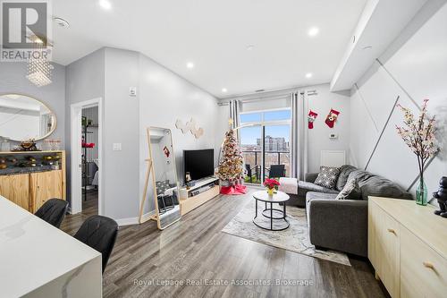 616 - 125 Shoreview Place, Hamilton, ON - Indoor Photo Showing Living Room