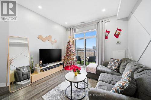 616 - 125 Shoreview Place, Hamilton, ON - Indoor Photo Showing Living Room
