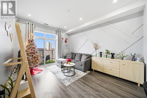 616 - 125 Shoreview Place, Hamilton, ON - Indoor Photo Showing Living Room