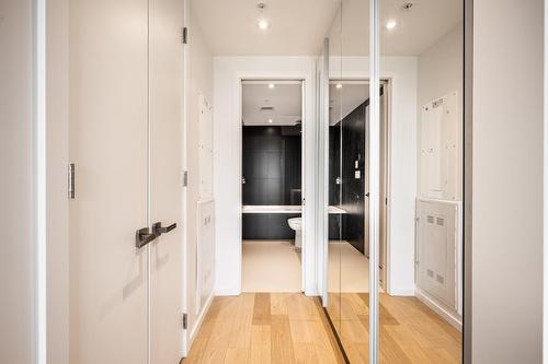 Walk-in closet - 417-1616 Rue Des Bassins, Montréal (Le Sud-Ouest), QC - Indoor Photo Showing Other Room